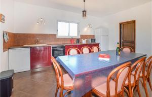 Maisons de vacances Beautiful Home In Linguizetta With Outdoor Swimming Pool, Wifi And Private Swimming Pool : photos des chambres