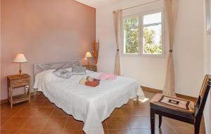 Maisons de vacances Beautiful Home In Linguizetta With Outdoor Swimming Pool, Wifi And Private Swimming Pool : photos des chambres