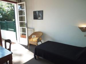 Etchederra - Hossegor villa années 50 sur terrain pentu et clos située à 300m de locéan et à environs 500m du centre ville