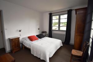 Etchederra - Hossegor villa années 50 sur terrain pentu et clos située à 300m de locéan et à environs 500m du centre ville