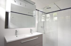 Etchederra - Hossegor villa années 50 sur terrain pentu et clos située à 300m de locéan et à environs 500m du centre ville