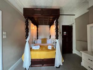 Double Room with Four Poster Bed room in Georgian House Hotel