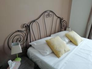 B&B / Chambres d'hotes A la Maison d'Hotes : Maison 5 Chambres