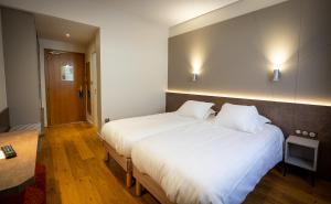 Hotels Logis Hotel de la Tour : photos des chambres