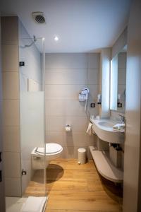 Hotels Logis Hotel de la Tour : photos des chambres