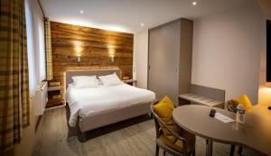 Hotels Logis Hotel de la Tour : photos des chambres