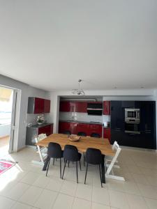 Lovely 2 bedroom apartment with a great sea view