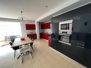 Lovely 2 bedroom apartment with a great sea view