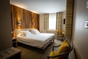 Hotels Logis Hotel de la Tour : photos des chambres