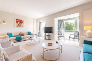 Spectacular 2-Bedroom Apartment with Stunning Retiro Park Views In the Heart of Barrio Salamanca