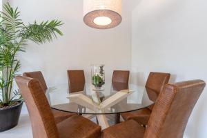 Spectacular 2-Bedroom Apartment with Stunning Retiro Park Views In the Heart of Barrio Salamanca