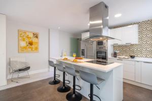 Spectacular 2-Bedroom Apartment with Stunning Retiro Park Views In the Heart of Barrio Salamanca