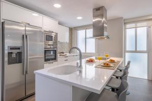 Spectacular 2-Bedroom Apartment with Stunning Retiro Park Views In the Heart of Barrio Salamanca