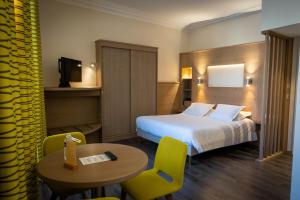 Hotels Logis Hotel de la Tour : photos des chambres