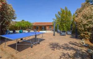 Maisons de vacances Beautiful Home In Linguizetta With Outdoor Swimming Pool, Wifi And Private Swimming Pool : photos des chambres