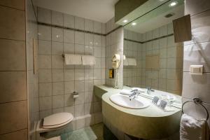 Hotels Hotel De La Tour : photos des chambres