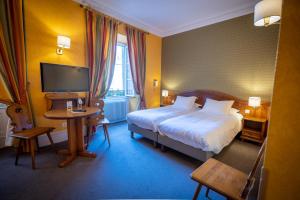 Hotels Logis Hotel de la Tour : photos des chambres