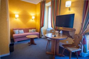 Hotels Logis Hotel de la Tour : photos des chambres