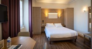Hotels Logis Hotel de la Tour : photos des chambres