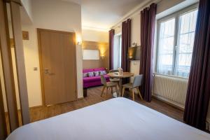 Hotels Logis Hotel de la Tour : photos des chambres