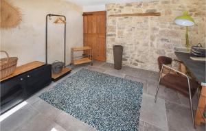 Maisons de vacances Amazing home in Pernes-les-Fontaines with WiFi and 3 Bedrooms : photos des chambres