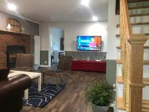 Entire detached 3-bedrooms cute home in Cornwall area - بوتسدام