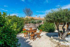 Maisons de vacances House with pool and garden at the doors of Avignon - Welkeys : photos des chambres