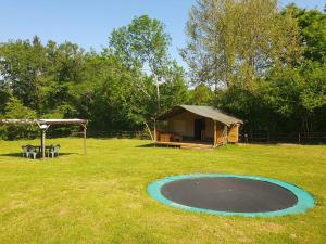 Tentes de luxe Luxury Safari Tents at Moulin Du Pommier Glamping & Camping : photos des chambres