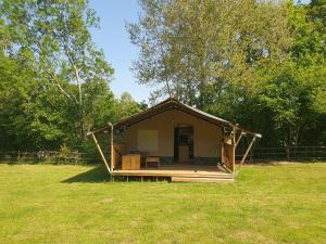 Tentes de luxe Luxury Safari Tents at Moulin Du Pommier Glamping & Camping : photos des chambres