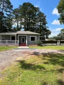 Train Depot - 3 BR Home with Pool, Sand Volleyball & Pool Table - مانغوليا