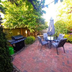 Historic, traditional & Spacious Wiltshire Cottage