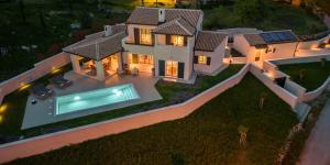 Villa Bora with Sauna and Heated Pool 