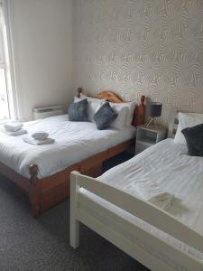 The Courtyard Apartments