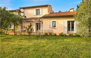 Maisons de vacances Nice Home In Avignon With Wifi, Private Swimming Pool And 4 Bedrooms : photos des chambres