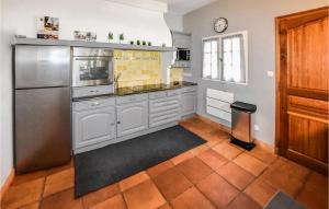 Maisons de vacances Nice Home In Avignon With Wifi, Private Swimming Pool And 4 Bedrooms : photos des chambres