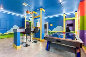 Super 8BR Resort Pool Vacation Home Near Disney