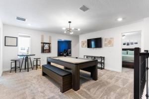 Super 8BR Resort Pool Vacation Home Near Disney