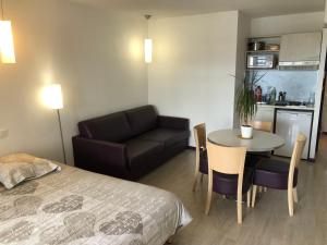 Appartements Appart LOURDES 100 m GARE - 4 Places avec Balcon 10mn Sanctuaire : photos des chambres