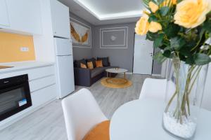 GoldenLux Apartments