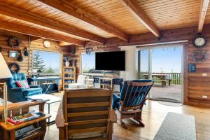 Port Angeles Blue Mountain Lodge with Bunkhouse