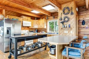 Port Angeles Blue Mountain Lodge with Bunkhouse