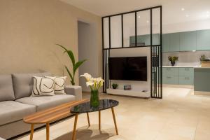 Ros Solis Luxure House