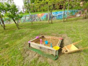 Mini hiška v objemu vinograda