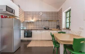 3 Bedroom Cozy Home In Sukosan 