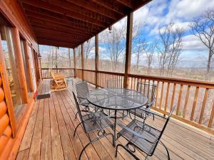 * *Luxury 4 Bdrms, Views, Theater, Arcade, Firepit