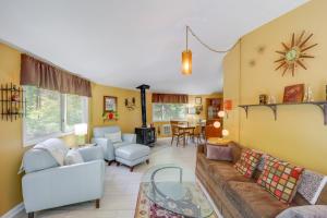 Quaint Vacation Rental with Porch in Banner Elk!