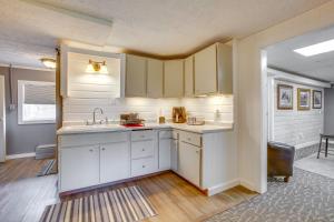 Charming Lake Ann Apartment - Walkable Location!