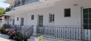 Petros Studios Valtos