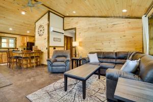 Near Memorial Park: Lake Arbutus Vacation Rental