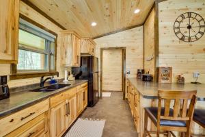 Near Memorial Park: Lake Arbutus Vacation Rental